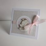 Kartka na Chrzest Święty aniołek beżowa - Kartka na Chrzest Święty aniołek beżowa