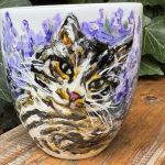 Porcelanowy kubek ręcznie malowany- Kot w kocimiętce  - 
