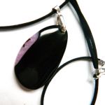 Czarny onyks z kryształem, duży wisior na rzemieniu - 