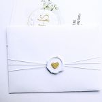 Zaproszenie komunijne w zieleni z Hostią - Zaproszenie komunijne w ozdobionej kopercie