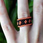 Pierścionek koralikowy pomarańczowo-czarny 2 - pierścionek będzie wspaniałym prezentem