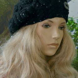 Beret w warkocze w kolorze czarny z cekinami