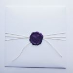 Kartka urodzinowa z fiołkami na urodziny  - Kartka na urodziny z ozdobną kopertą
