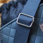 Czarna pikowana listonoszka z kominem - 