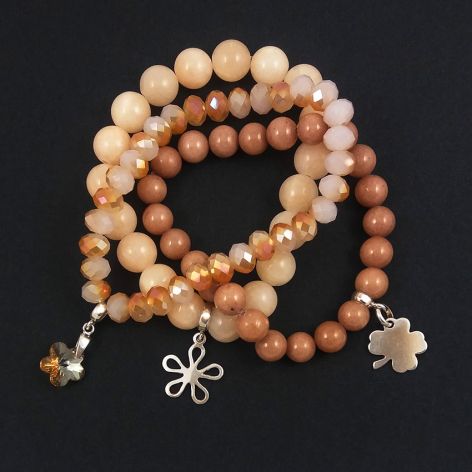 Bransoletki w kolorze toffi.