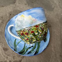 Ręcznie malowana porcelanowa filiżanka ze spodkiem Łąka i chmury