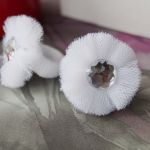 Biały kwiatek gumka frotka do włosów Edytka - Gumka z kwiatkiem