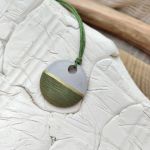 Minimalistyczny wisiorek z betonu kreatywnego – zielona harmonia - 2