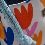 Granatowa listonoszka z kominem z weluru – minimalistyczne kwiaty, handmade - 