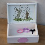 Pudełko z króliczkiem - pudełko na gumki i spinki