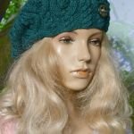 Beret w warkocze w kolorze butelkowej zieleni - butelkowa zieleń