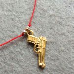 Kill Em with Kindness bransoletka pistolet - Kill 'Em with Kindness red + gold closeup
