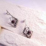 Caro - Srebrne kolczyki z granatem | fasetowany granat, srebro - Srebrne kolczyki z granatem