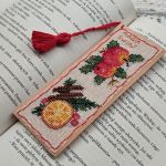 Ręcznie haftowana świąteczna zakładka do książki - Magia Świąt - 
