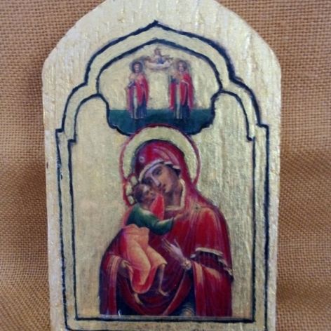 Mała ikona Maryi z dzieciątkiem na starej descze