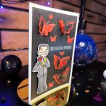 Kartka z Gomezem Addams i motylkami - Widok z boku