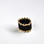 Pierścionek koralikowy czarno-złoty 2 - pierścionek koralikowy czarno-złoty