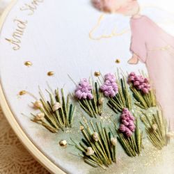 Obrazek z aniołem na haftowanej łące pamiątka