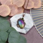 Miedziany ozdobny wisiorek z tęczowym kwarcem solarnym i peridotem #549 - 