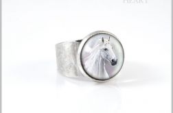 Pierścionek - Biały koń - kolor srebrny
