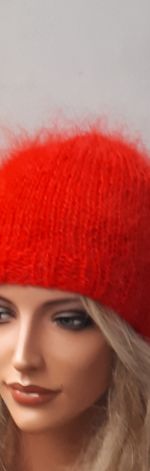 Moherowa czapka w kolorze czerwonym 