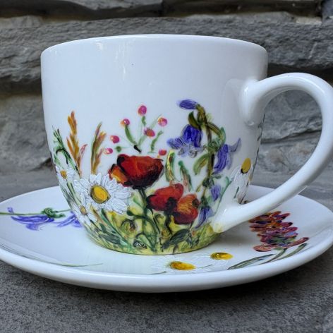 Ręcznie malowana porcelanowa filiżanka Kwiaty na łące