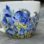 Ręcznie malowana porcelanowa filiżanka Niebieskie kwiaty  - 