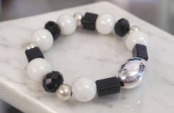 Bransoletka na gumce czarno-biała.