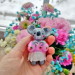 Koala w truskawkowym swetrze - 