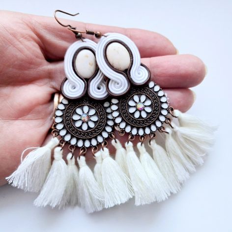 White kolczyki sutasz