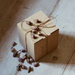 Świeca sojowa o zapachu Drzewa Różanego i Ylang-Ylang - Pudełko prezentowe