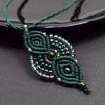 Komplet biżuterii butelkowa zieleń i srebro - bransoletka i naszyjnik - biżuteria makrama