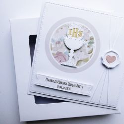 Delikatna kartka na Komunię minimalistyczna 