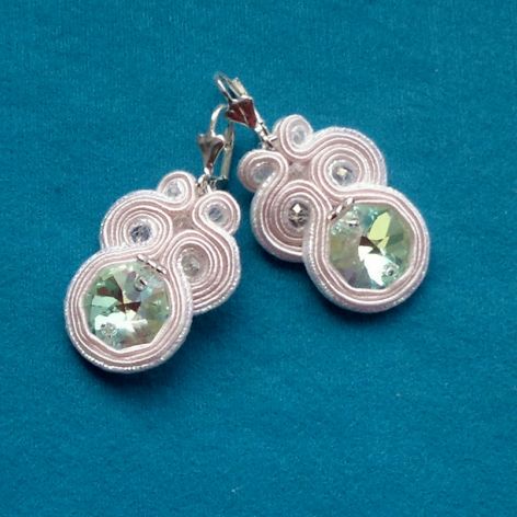 Pudrowy róż Kolczyki sutasz