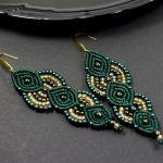 Kolczyki makramowe w odcieniach butelkowej zieleni i złota - kolczyki makrama