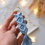 Prosty makramowy breloczek - błękitny - 