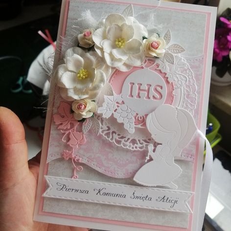 Kartka na komunię piękna różowa z kwiatami modlitwa PKS 028 