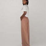 Eleganckie spodnie z dzianiny dresowej z szerokimi nogawkami. - 