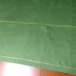 Bieżnik na stół/ Ławę CIEMNA ZIELEŃ/ ZŁOTA NITKA 126 cm x 60 cm - Bieżnik kolor ciemna zieleń