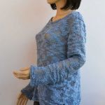 Dziergany niebieski sweterek oversized - letni