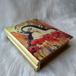 szkatułka-księga z aniołem miłości z makami 
