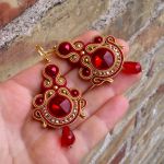 Kolczyki sutasz w kolorze Czerwono-złotym - 