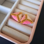 Różowe Trójkątne Sztyfty - delikatne kolczyki