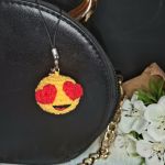 Brelok emotikon zakochany Handmade keychain emoji in love - Brelok na kluczy
