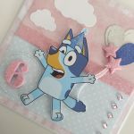 Kartka na urodziny Bluey z balonikami - Kartka na urodziny Bluey z balonikami