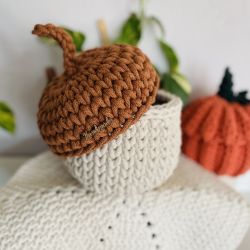 Koszyk ze sznurka w kształcie żołędzia 