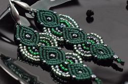Kolczyki z koralików w odcieniu ciemnej zieleni i srebra Kolczyki z koralików w odcieniu ciemnej zieleni i srebra