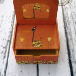 pomarańczowa toaletka żyrafa - pudełko na skarby dla dziecka