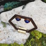 Drewniane kolczyki sztyfty z lapisem lazuli - 
