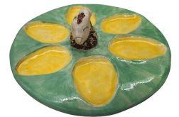 Talerz Ceramiczny na Jajka z Figurką Dekoracyjną